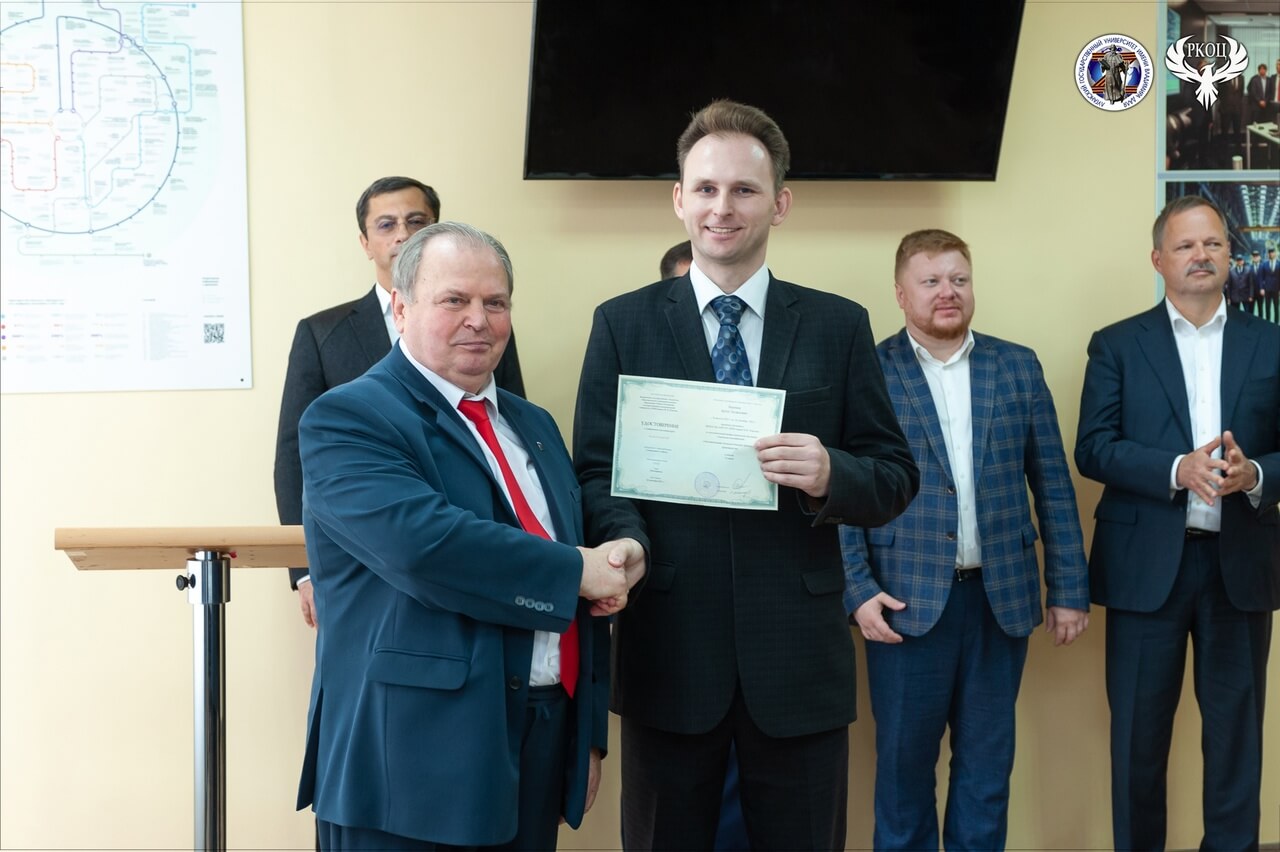 Вручение удостоверения о повышение квалификации Воронову Артуру Эдуардовичу